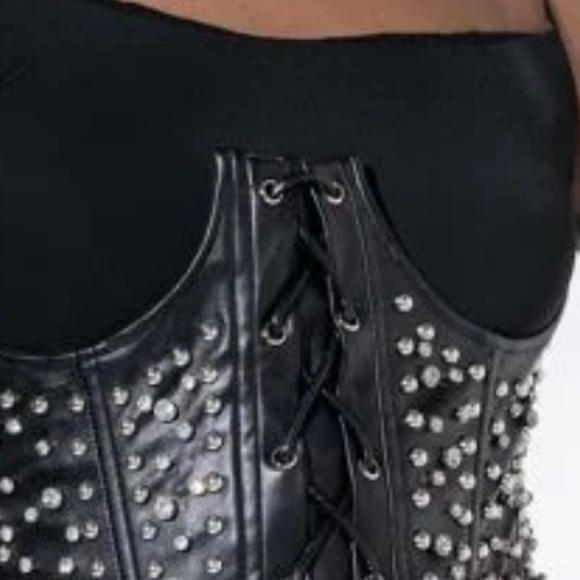 Corset - Picture 5 of 5